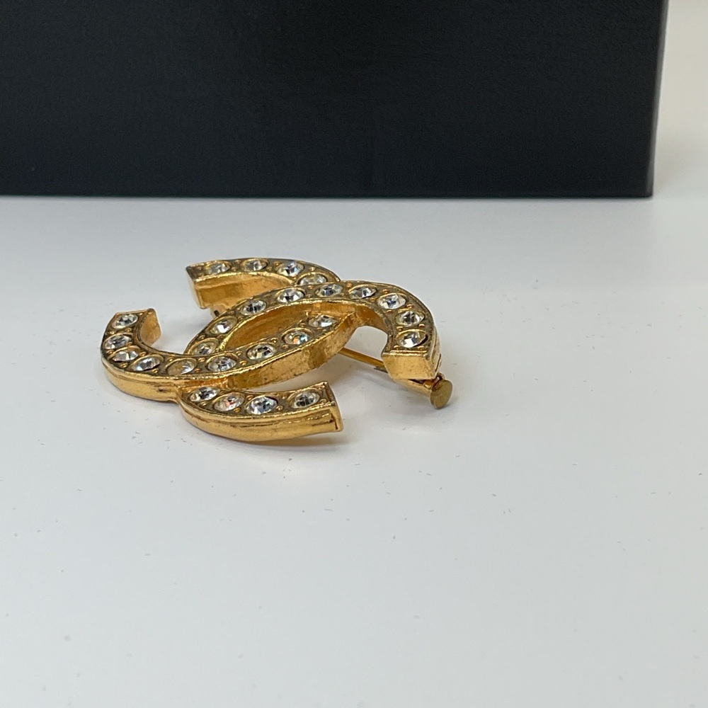 CHANEL CC Logo Rhinestone Brooch - Picture 8 of 11